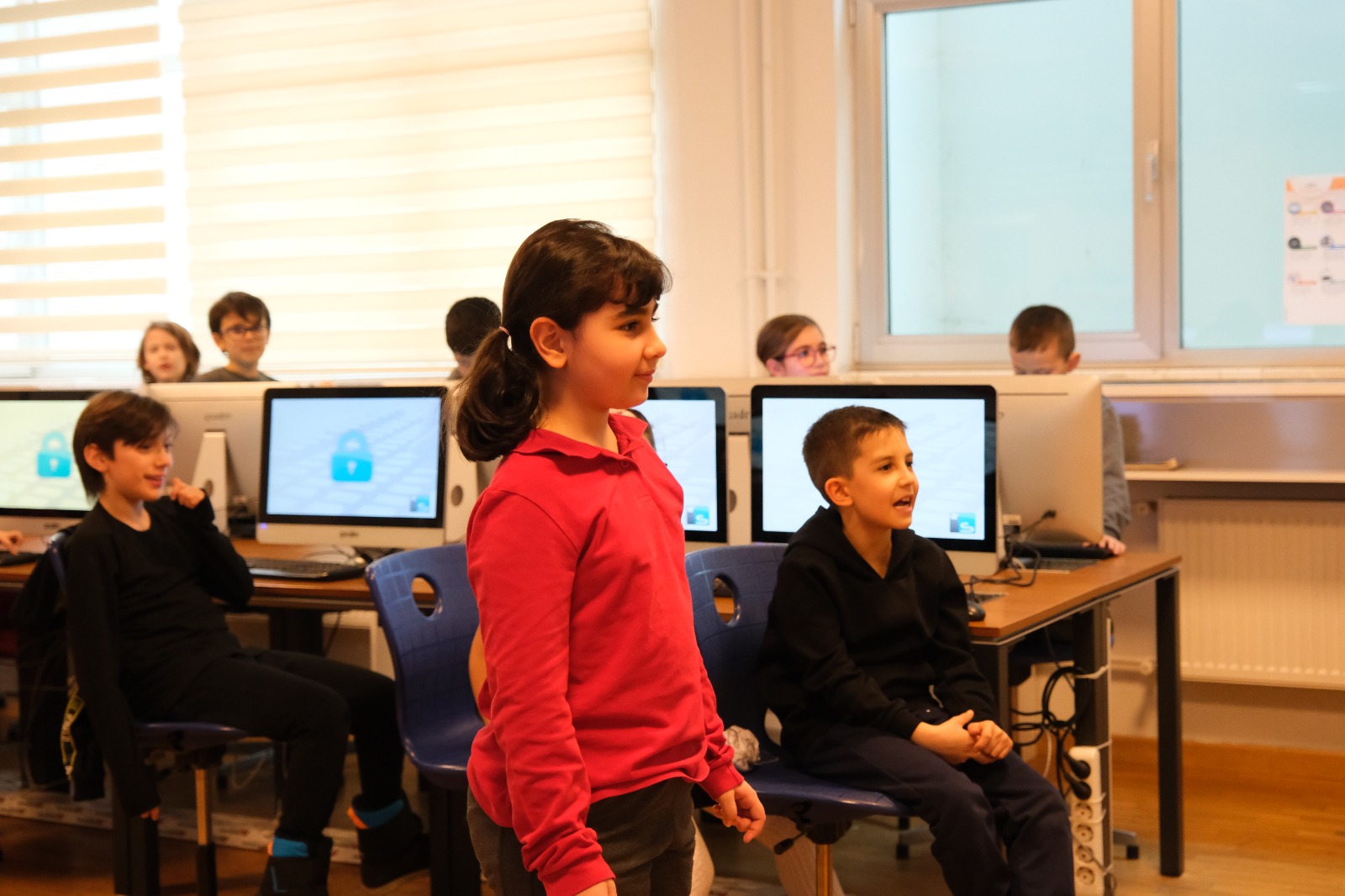 TEKNOLOJİYLE GÜÇLENEN MESLEKLER SINAV KOLEJ