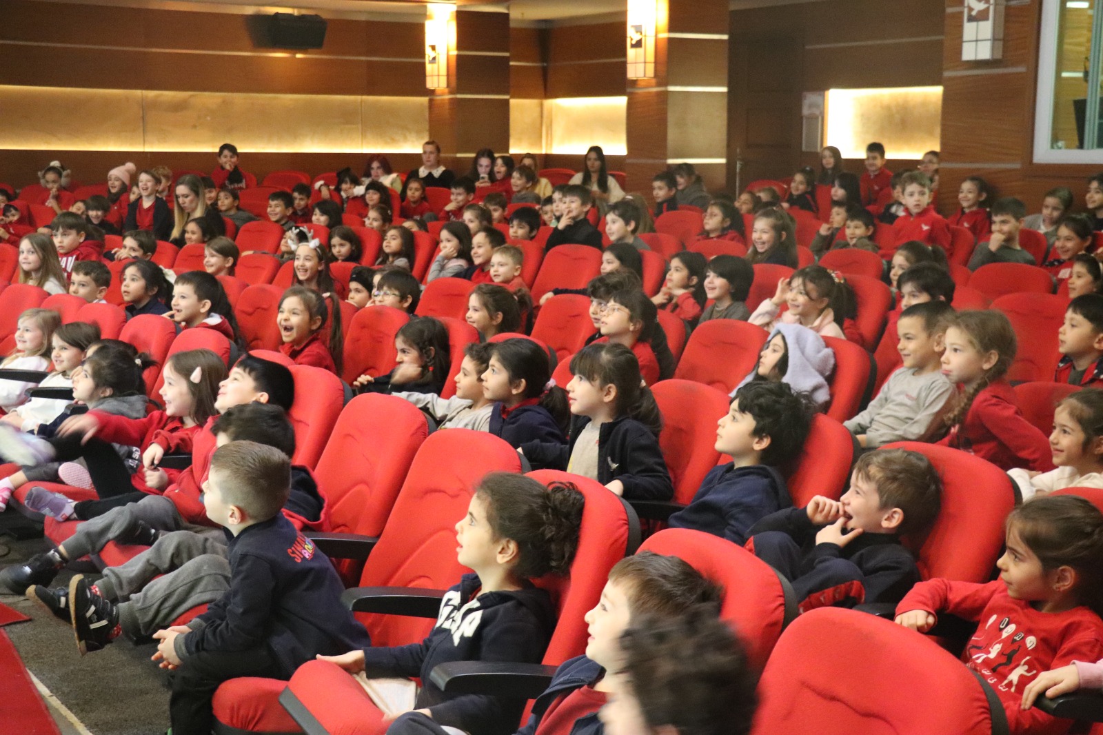 PETER PAN TİYATROSU SINAV KOLEJİNDE